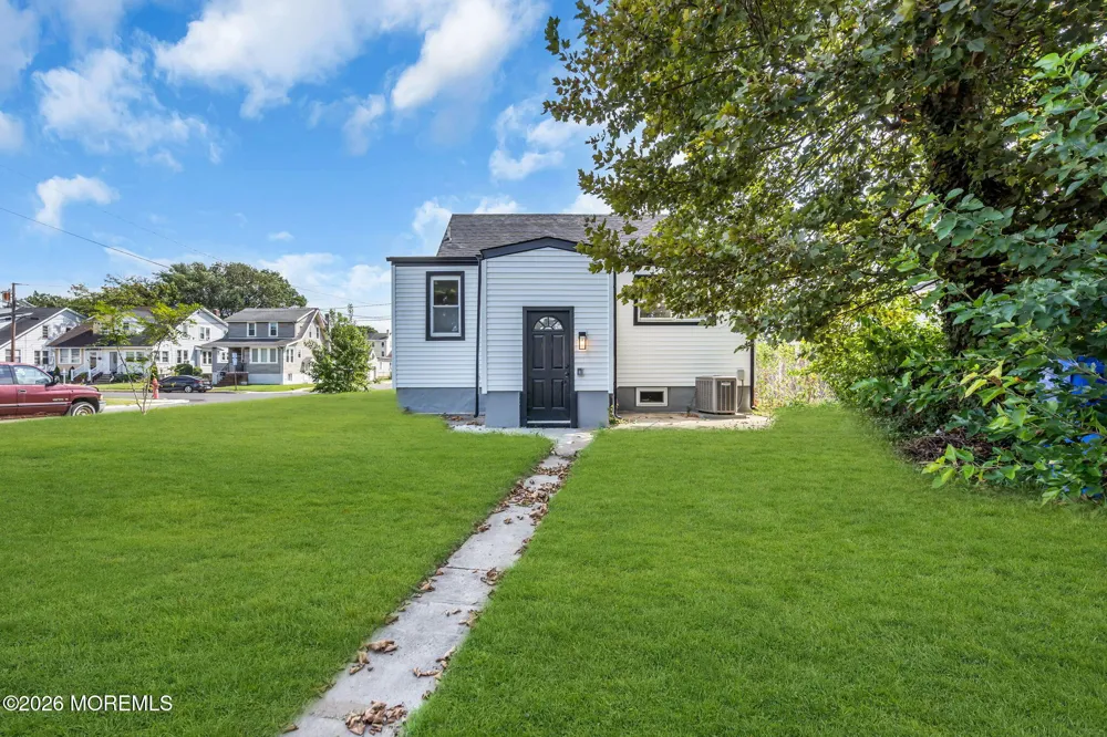 33 Morris Street Burlington, NJ 08016