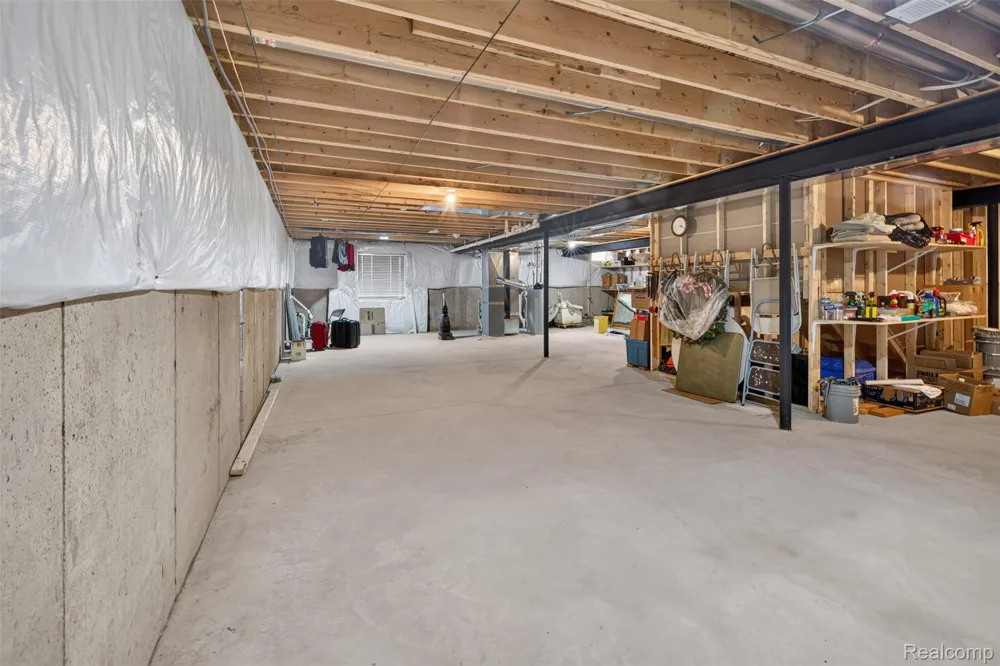 49665 Manistee Drive Chesterfield Township, MI 48047
