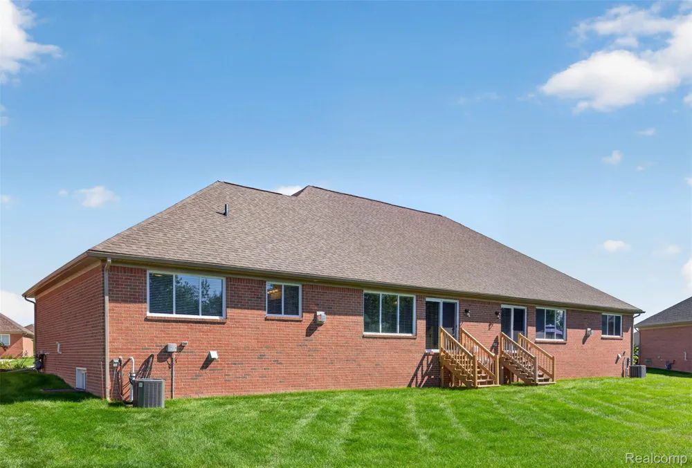 49665 Manistee Drive Chesterfield Township, MI 48047