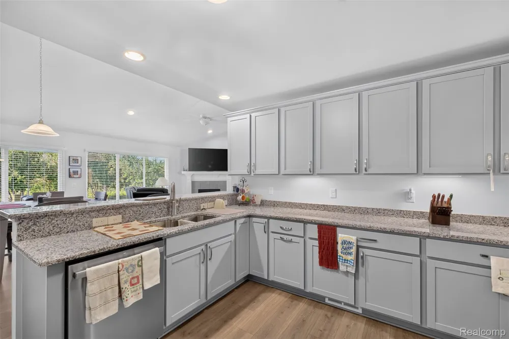 49665 Manistee Drive Chesterfield Township, MI 48047