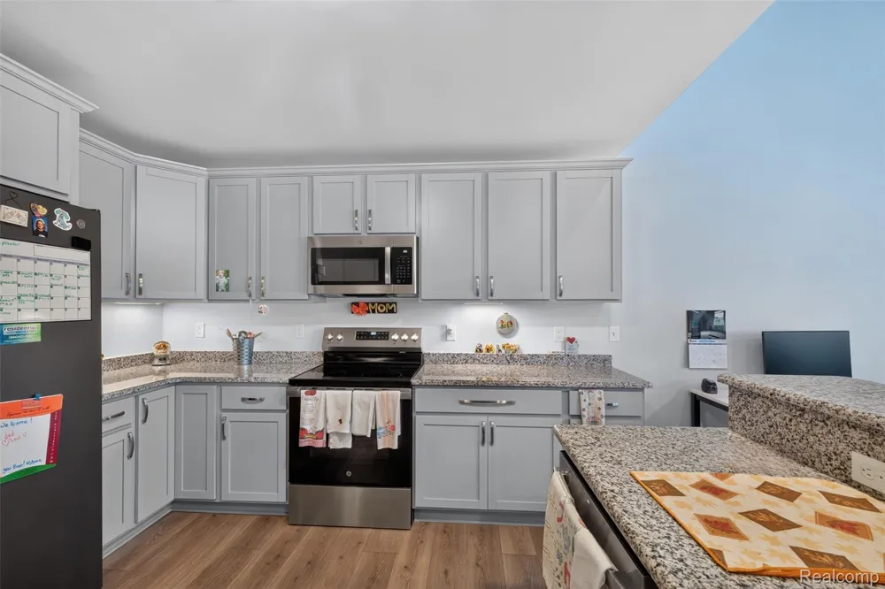 49665 Manistee Drive Chesterfield Township, MI 48047