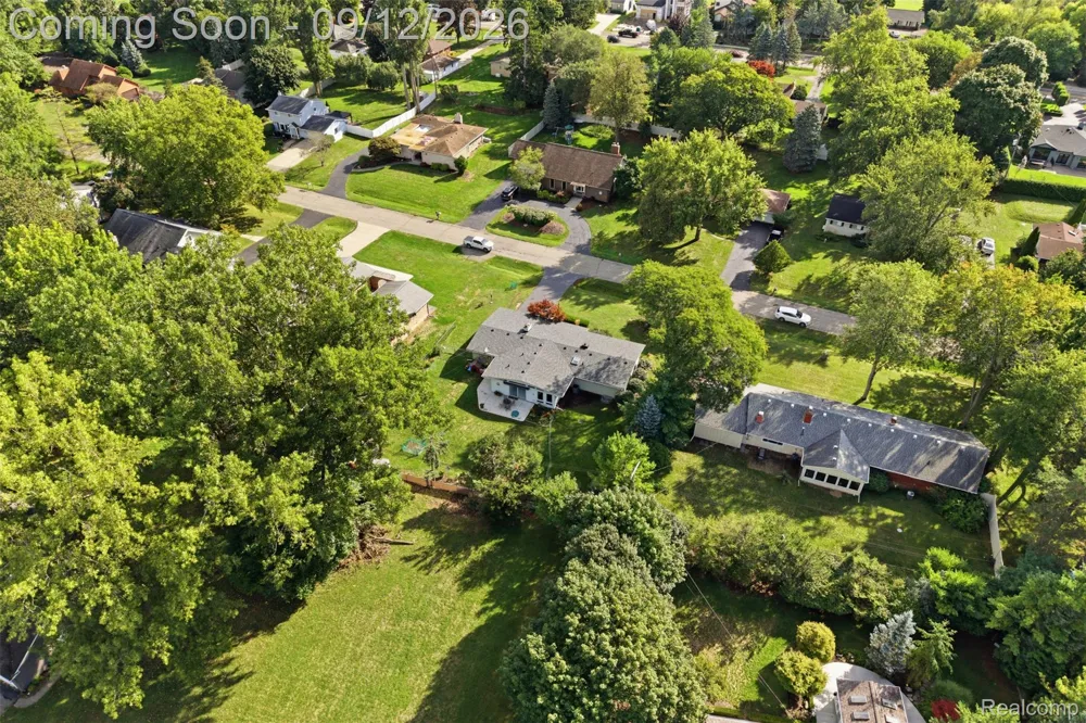2644 Saint Joseph West Bloomfield Charter Township, MI 48324