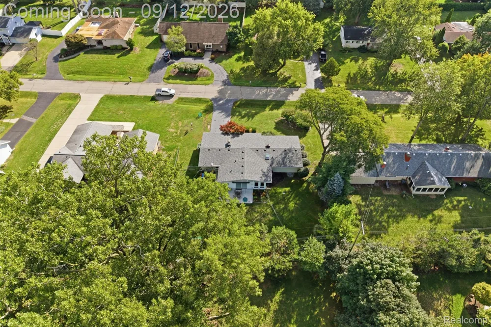 2644 Saint Joseph West Bloomfield Charter Township, MI 48324