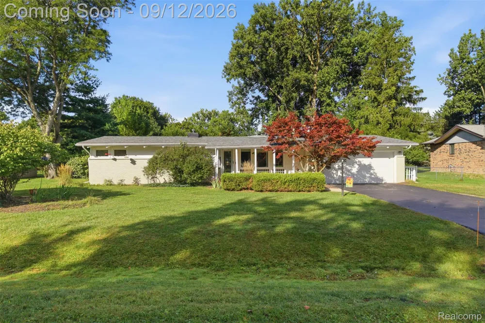 2644 Saint Joseph West Bloomfield Charter Township, MI 48324