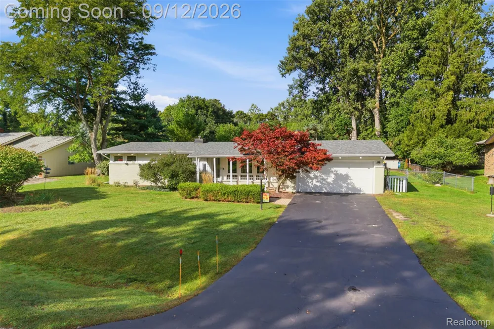 2644 Saint Joseph West Bloomfield Charter Township, MI 48324