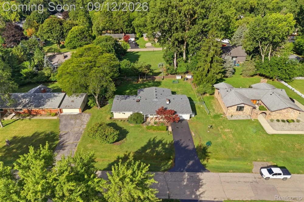 2644 Saint Joseph West Bloomfield Charter Township, MI 48324