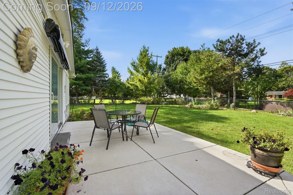 2644 Saint Joseph West Bloomfield Charter Township, MI 48324