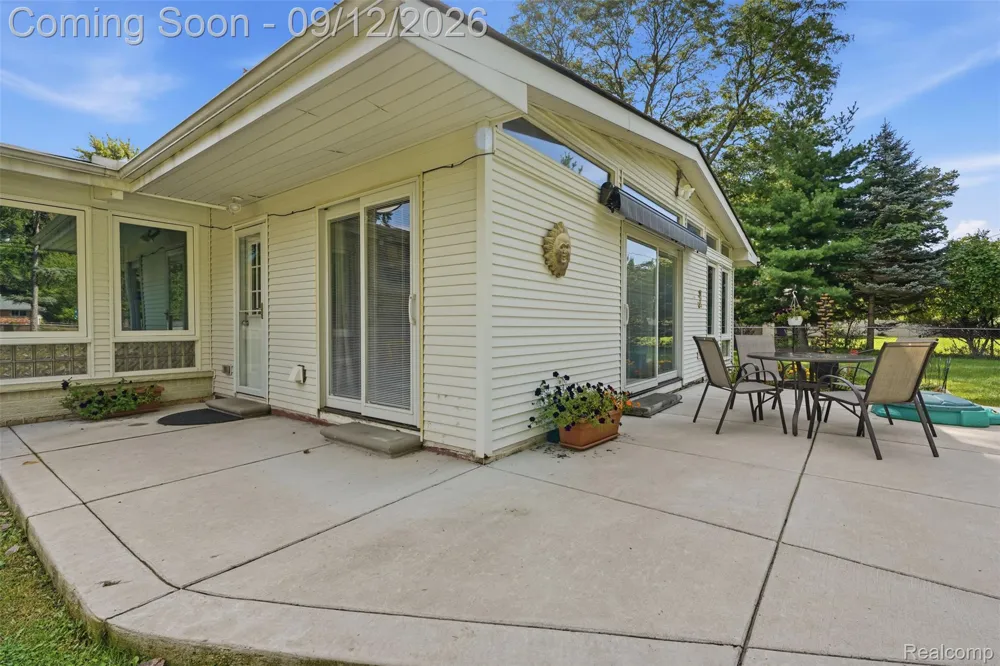 2644 Saint Joseph West Bloomfield Charter Township, MI 48324