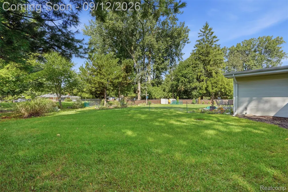 2644 Saint Joseph West Bloomfield Charter Township, MI 48324