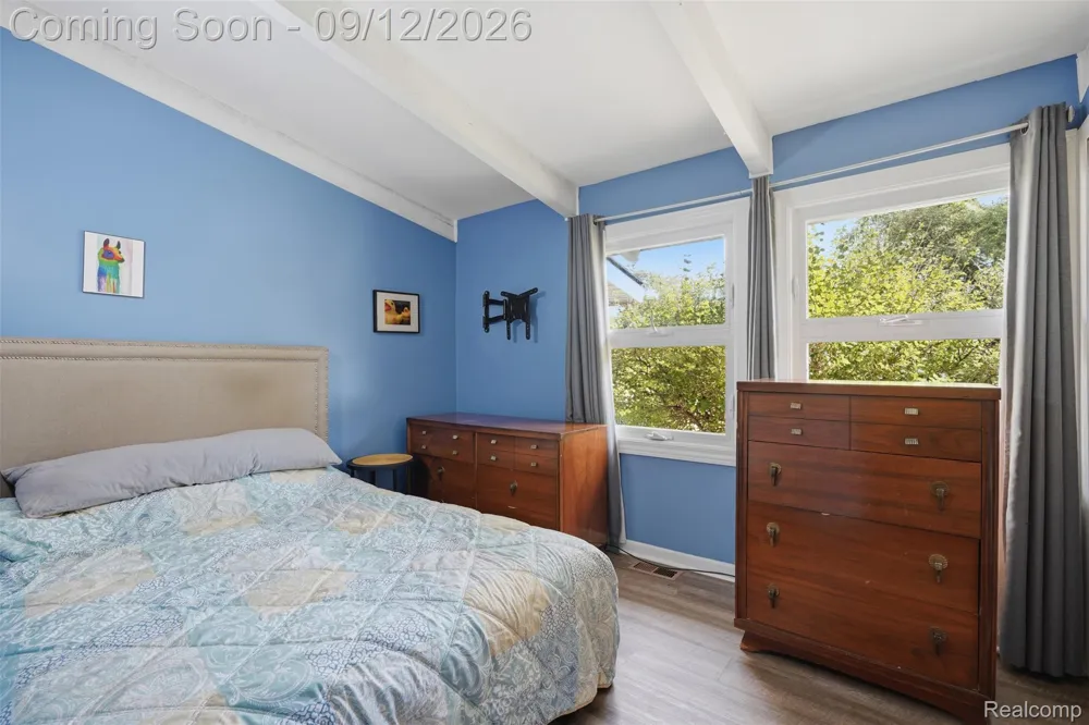 2644 Saint Joseph West Bloomfield Charter Township, MI 48324