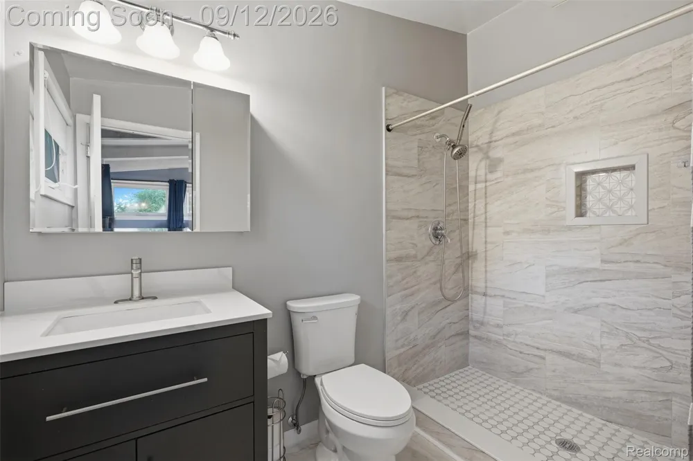 2644 Saint Joseph West Bloomfield Charter Township, MI 48324