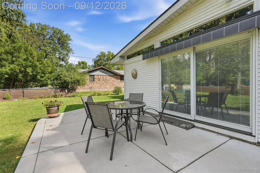 2644 Saint Joseph West Bloomfield Charter Township, MI 48324