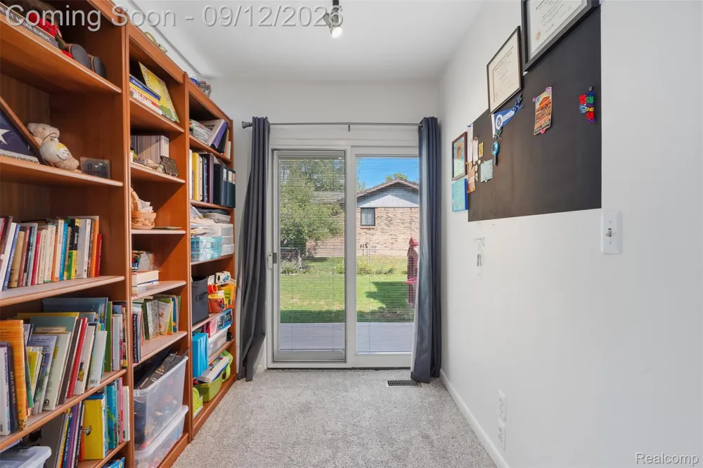 2644 Saint Joseph West Bloomfield Charter Township, MI 48324