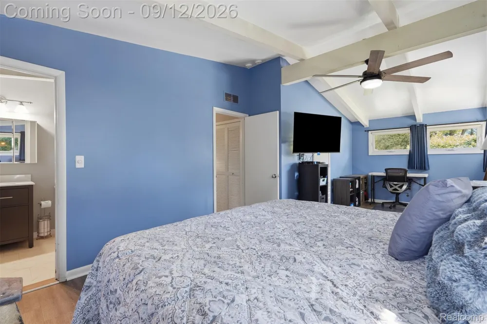 2644 Saint Joseph West Bloomfield Charter Township, MI 48324
