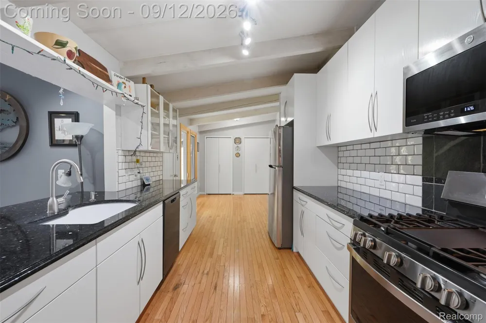 2644 Saint Joseph West Bloomfield Charter Township, MI 48324