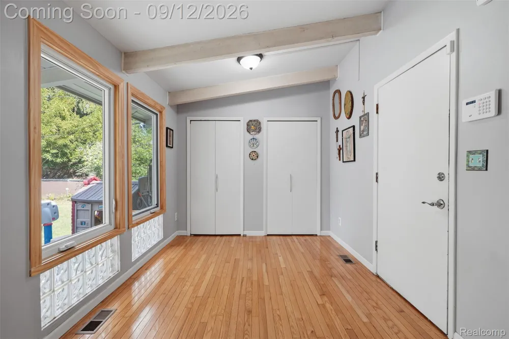 2644 Saint Joseph West Bloomfield Charter Township, MI 48324