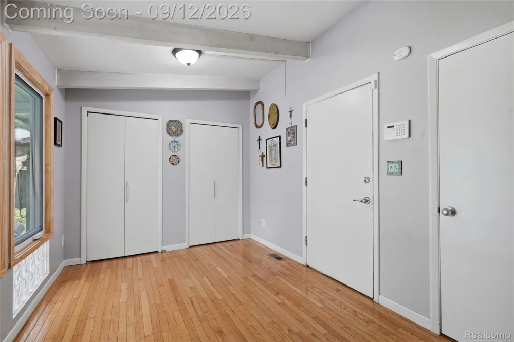 2644 Saint Joseph West Bloomfield Charter Township, MI 48324