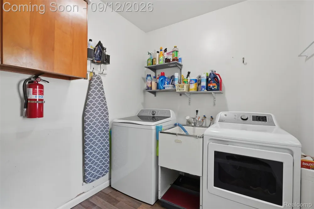 2644 Saint Joseph West Bloomfield Charter Township, MI 48324