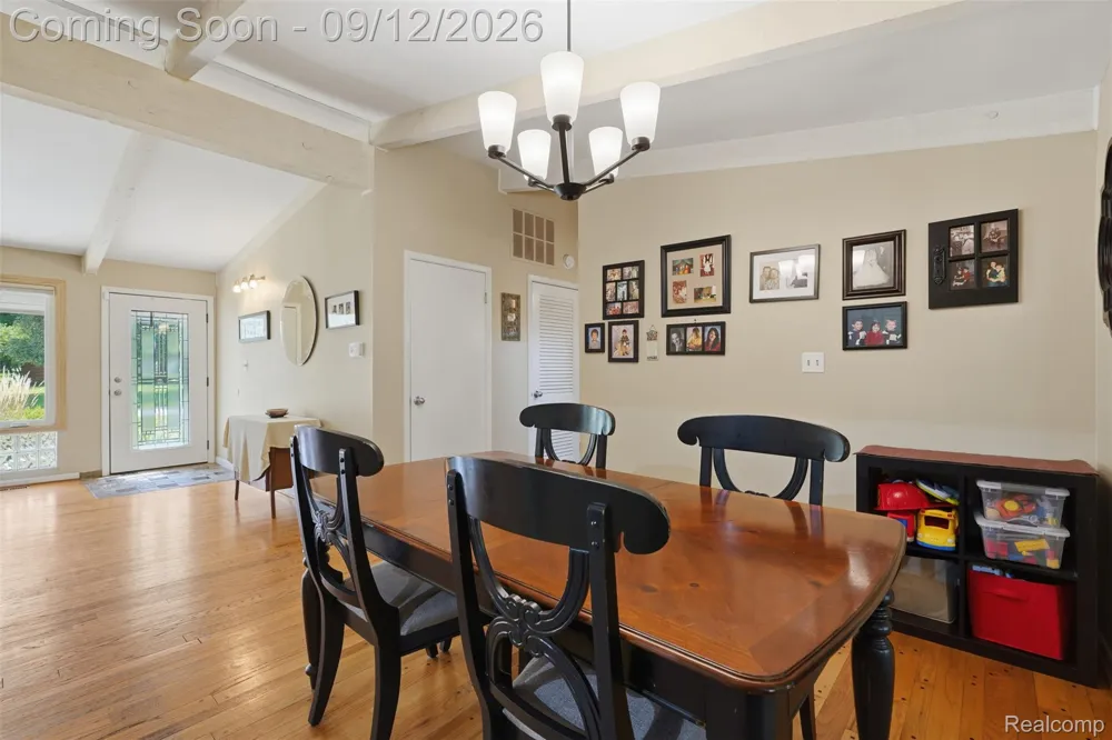 2644 Saint Joseph West Bloomfield Charter Township, MI 48324
