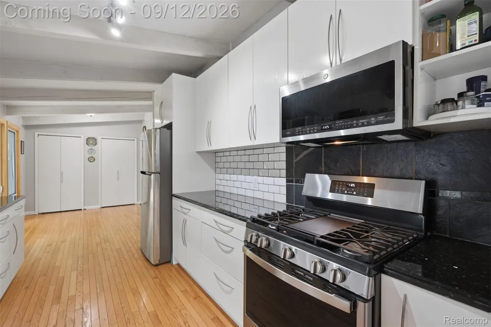 2644 Saint Joseph West Bloomfield Charter Township, MI 48324