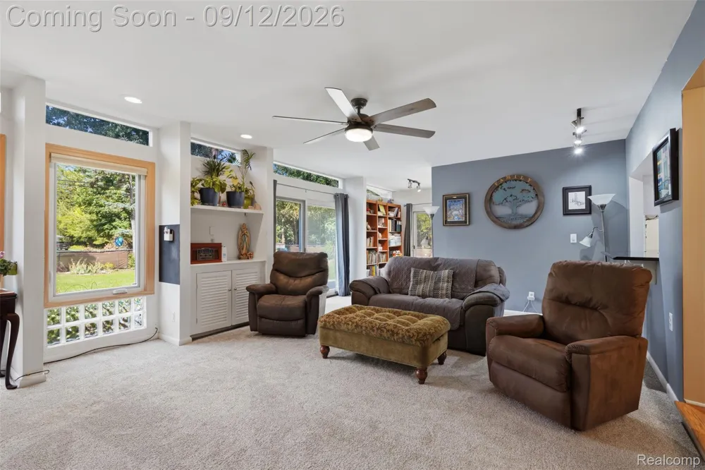 2644 Saint Joseph West Bloomfield Charter Township, MI 48324