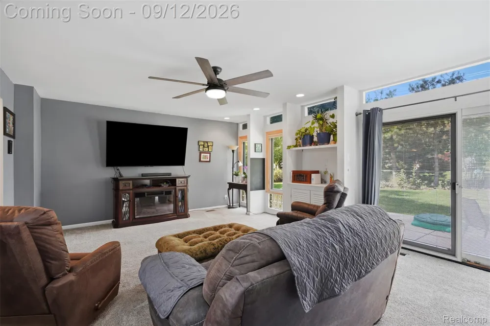 2644 Saint Joseph West Bloomfield Charter Township, MI 48324