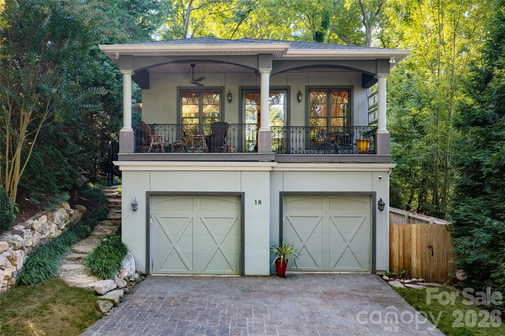 18 Woodlink Road Asheville, NC 28801