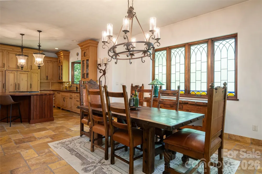 18 Woodlink Road Asheville, NC 28801