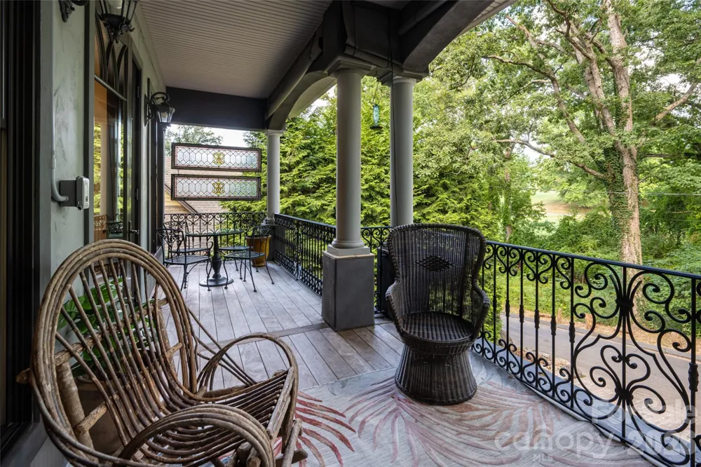 18 Woodlink Road Asheville, NC 28801