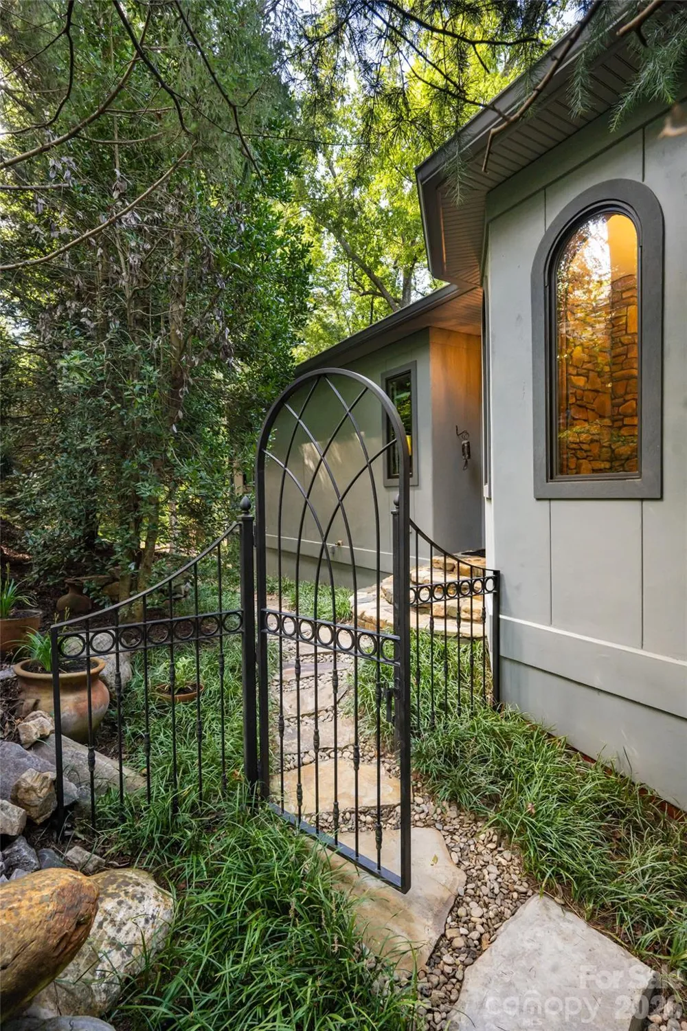 18 Woodlink Road Asheville, NC 28801