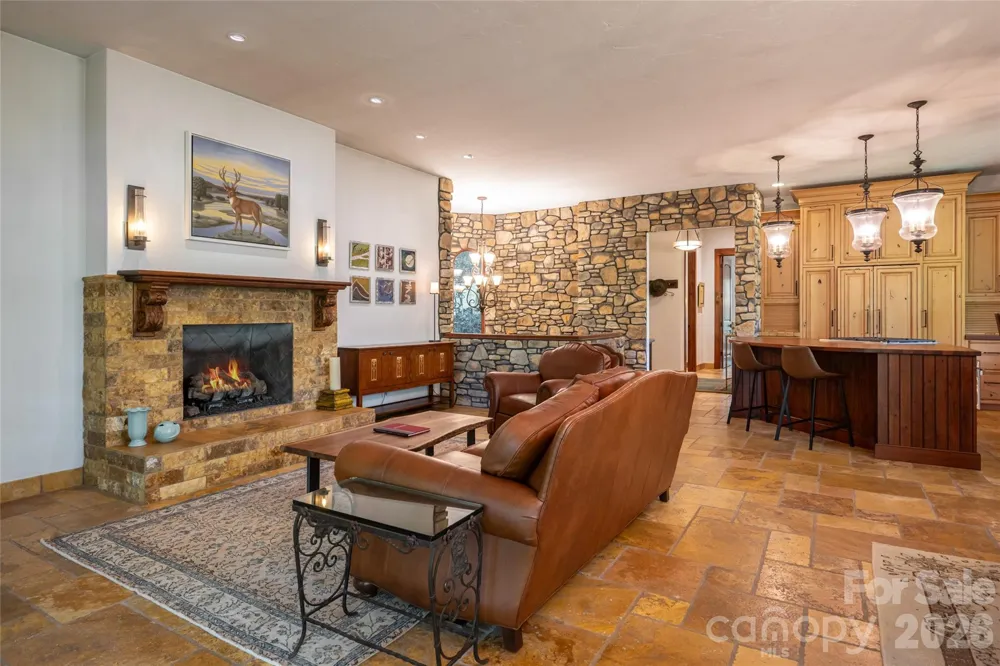 18 Woodlink Road Asheville, NC 28801