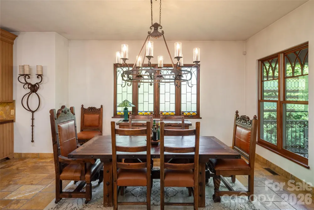 18 Woodlink Road Asheville, NC 28801