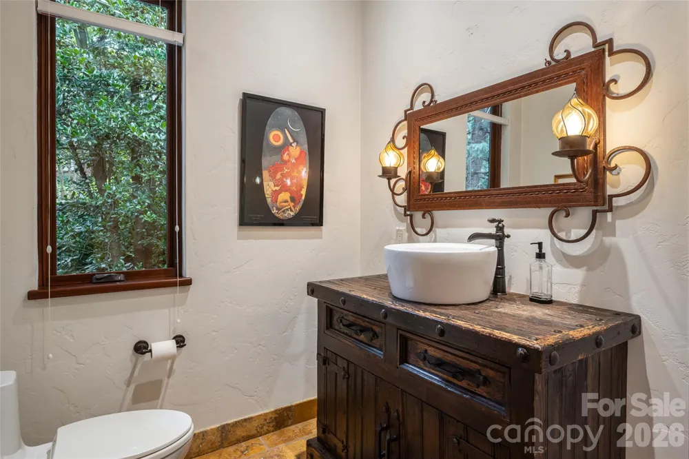18 Woodlink Road Asheville, NC 28801