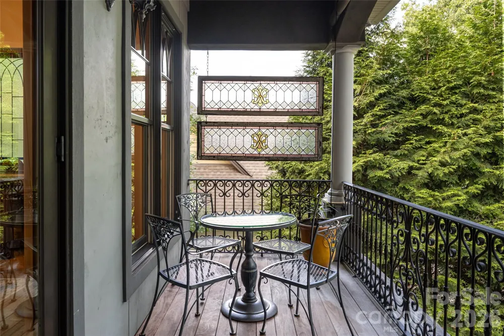 18 Woodlink Road Asheville, NC 28801