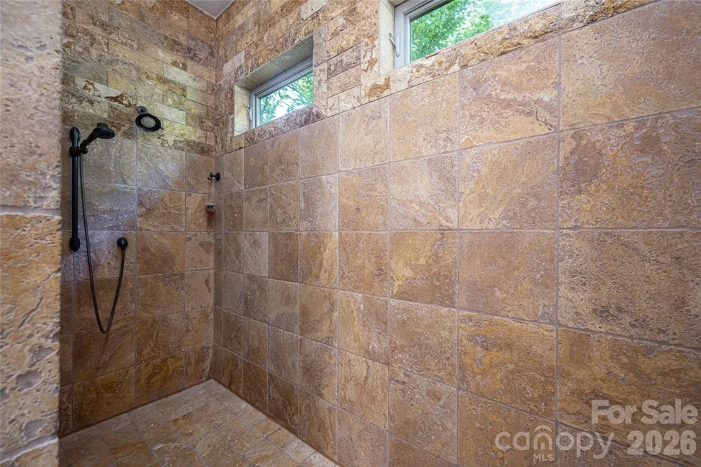 18 Woodlink Road Asheville, NC 28801