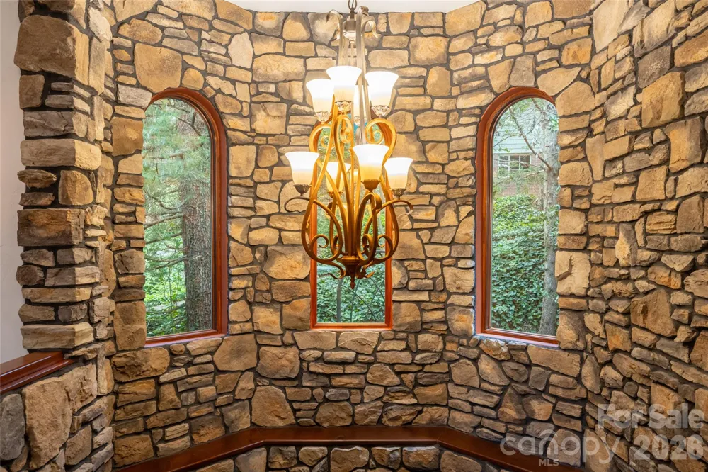 18 Woodlink Road Asheville, NC 28801