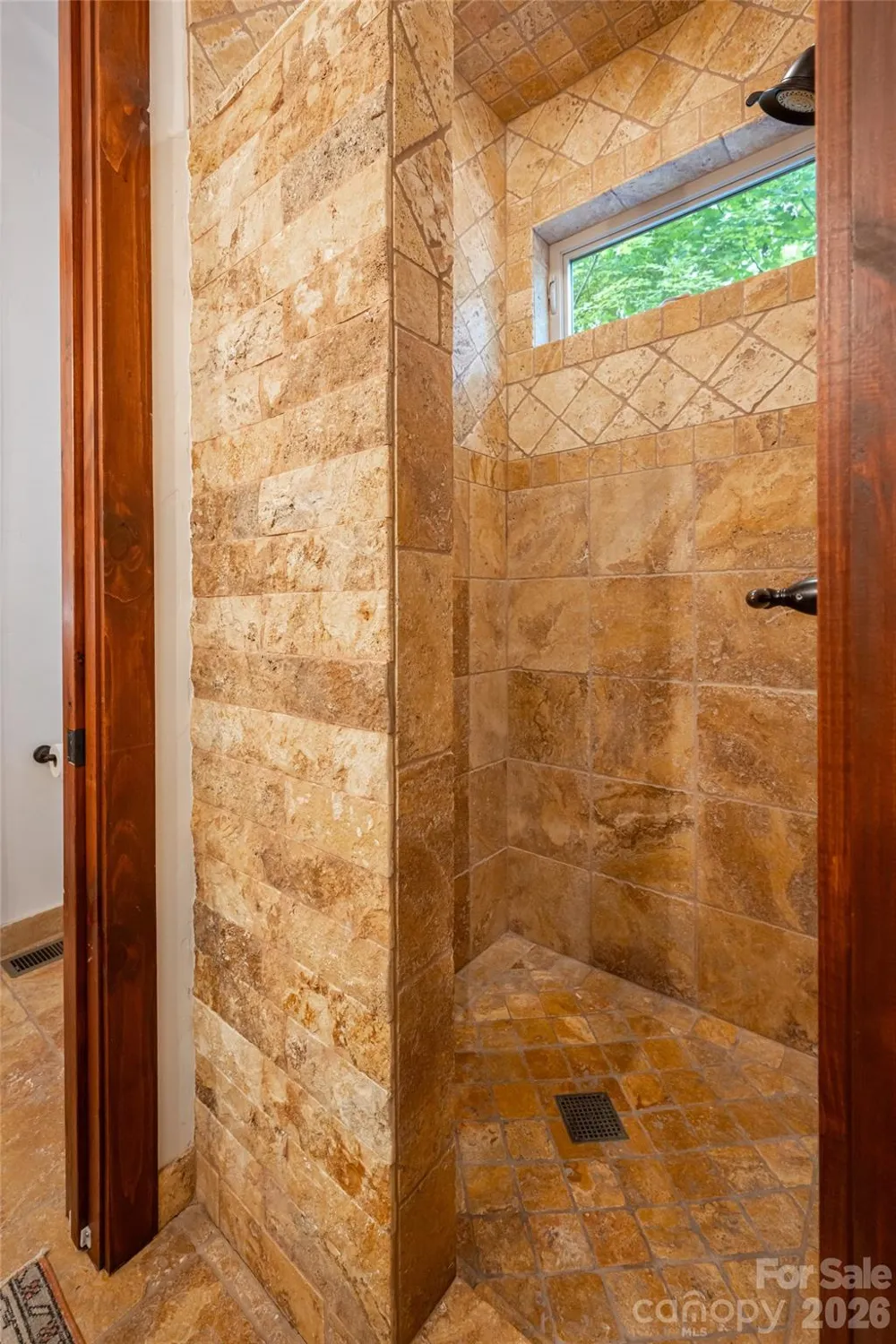 18 Woodlink Road Asheville, NC 28801