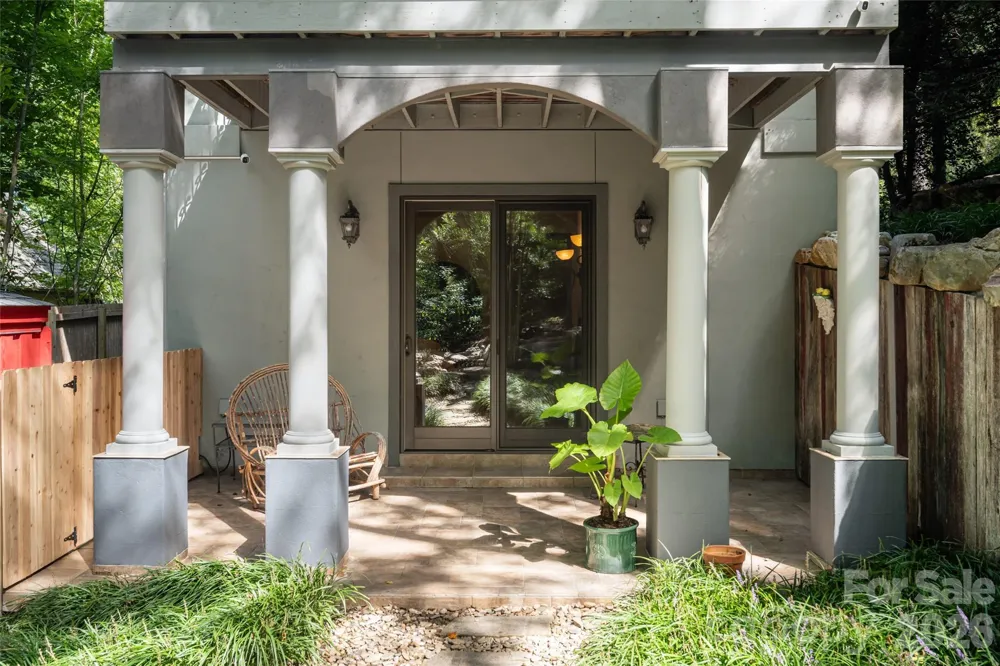 18 Woodlink Road Asheville, NC 28801