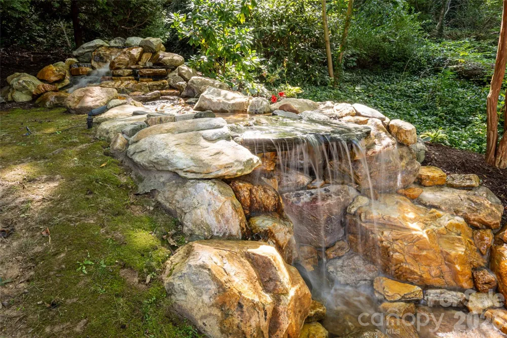 18 Woodlink Road Asheville, NC 28801
