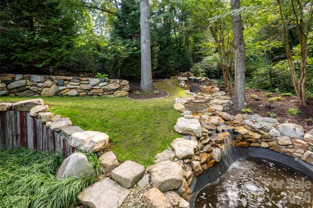 18 Woodlink Road Asheville, NC 28801