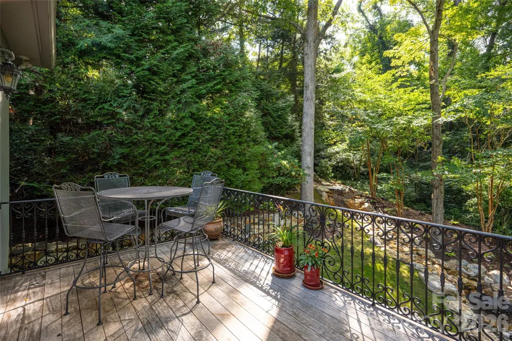 18 Woodlink Road Asheville, NC 28801