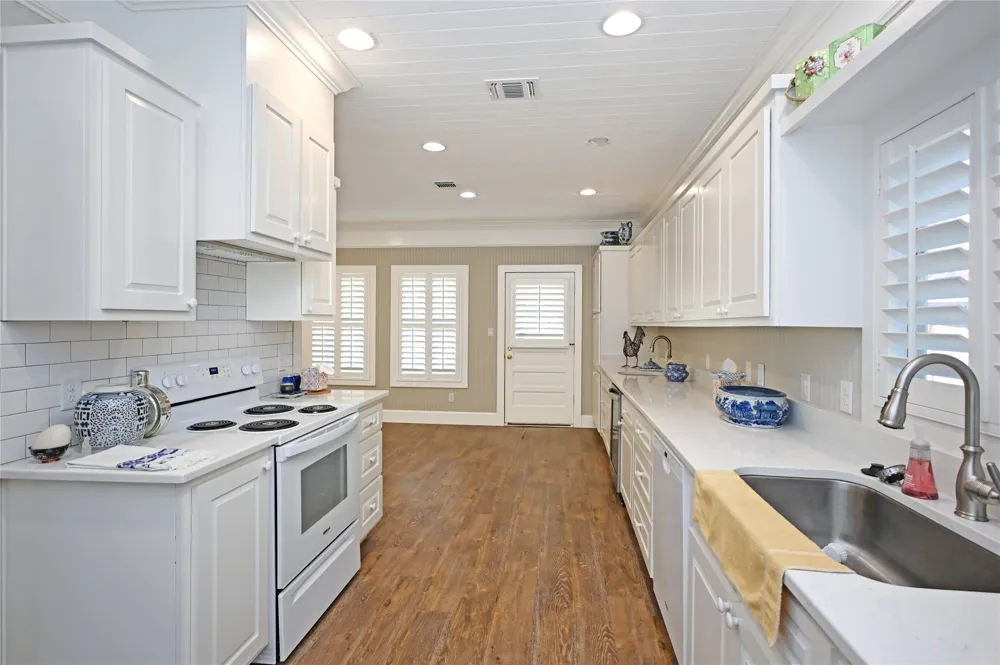 2221 GRUENE RD ROAD New Braunfels, TX 78130