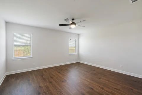 517 W Luna Blue Lane