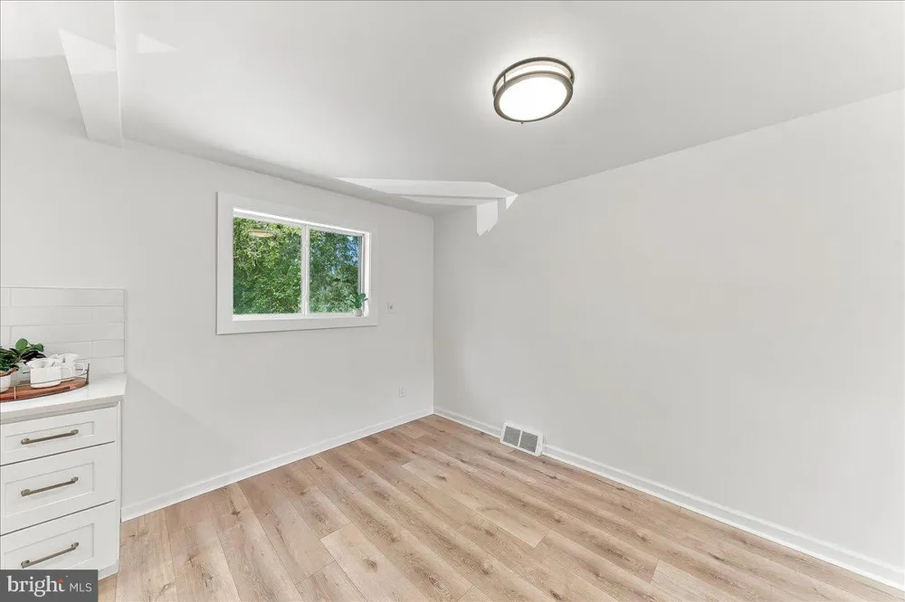 1976 CARTER ROAD Folcroft, PA 19032