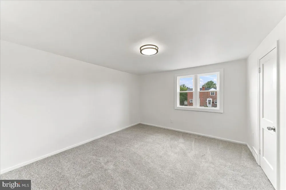1976 CARTER ROAD Folcroft, PA 19032
