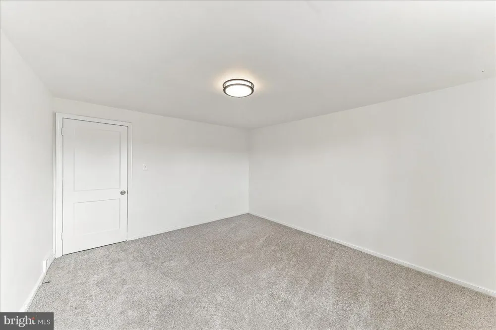 1976 CARTER ROAD Folcroft, PA 19032