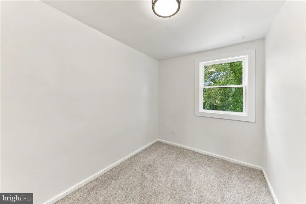 1976 CARTER ROAD Folcroft, PA 19032