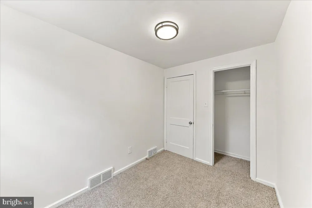 1976 CARTER ROAD Folcroft, PA 19032