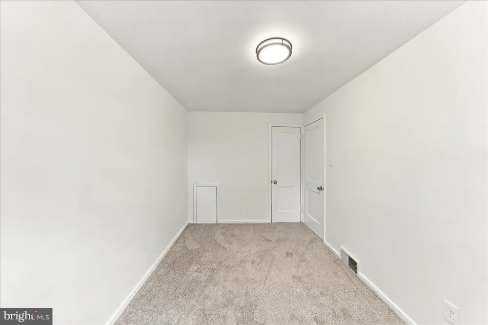 1976 CARTER ROAD Folcroft, PA 19032