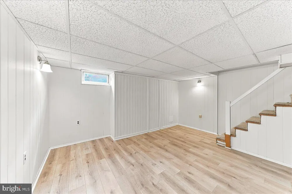 1976 CARTER ROAD Folcroft, PA 19032